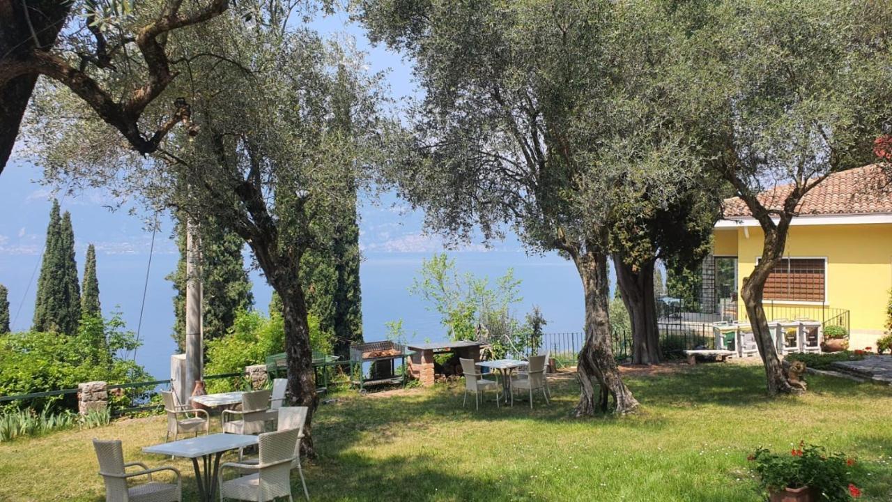 Wonderful Lake View Apartments With Pool With Breakfast Gardasee Torri Del Benaco Exterior foto