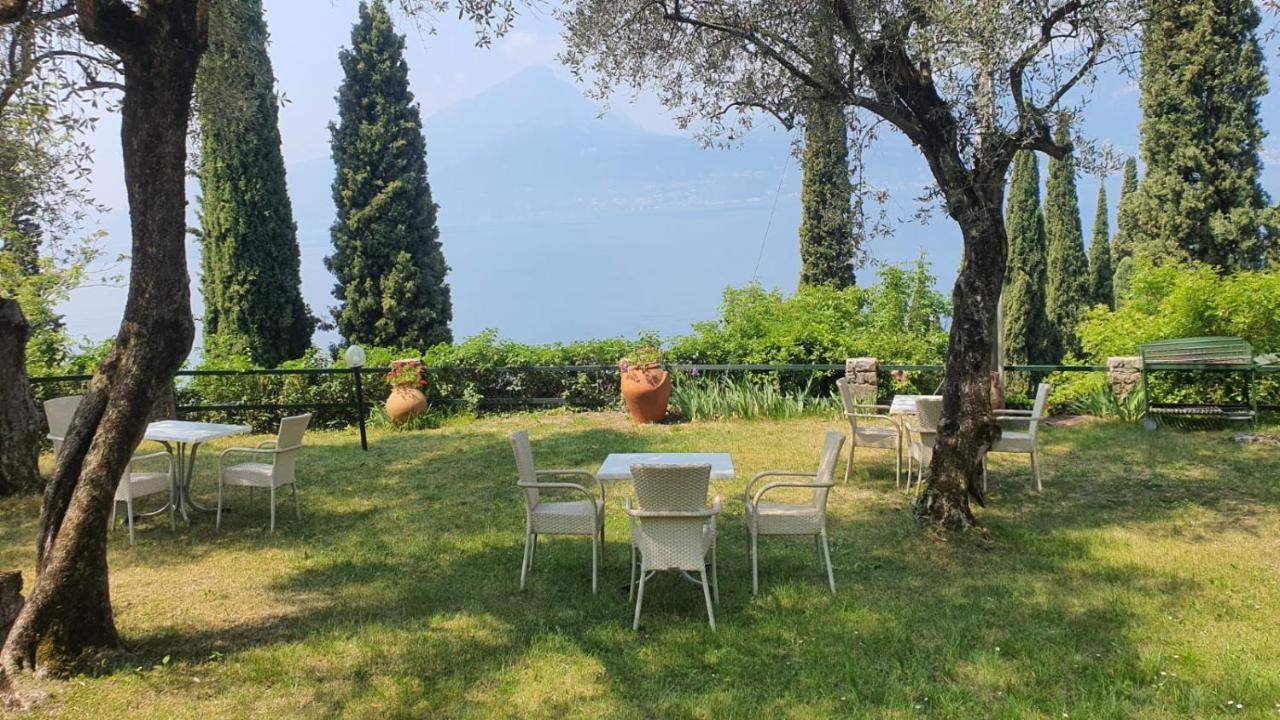 Wonderful Lake View Apartments With Pool With Breakfast Gardasee Torri Del Benaco Exterior foto