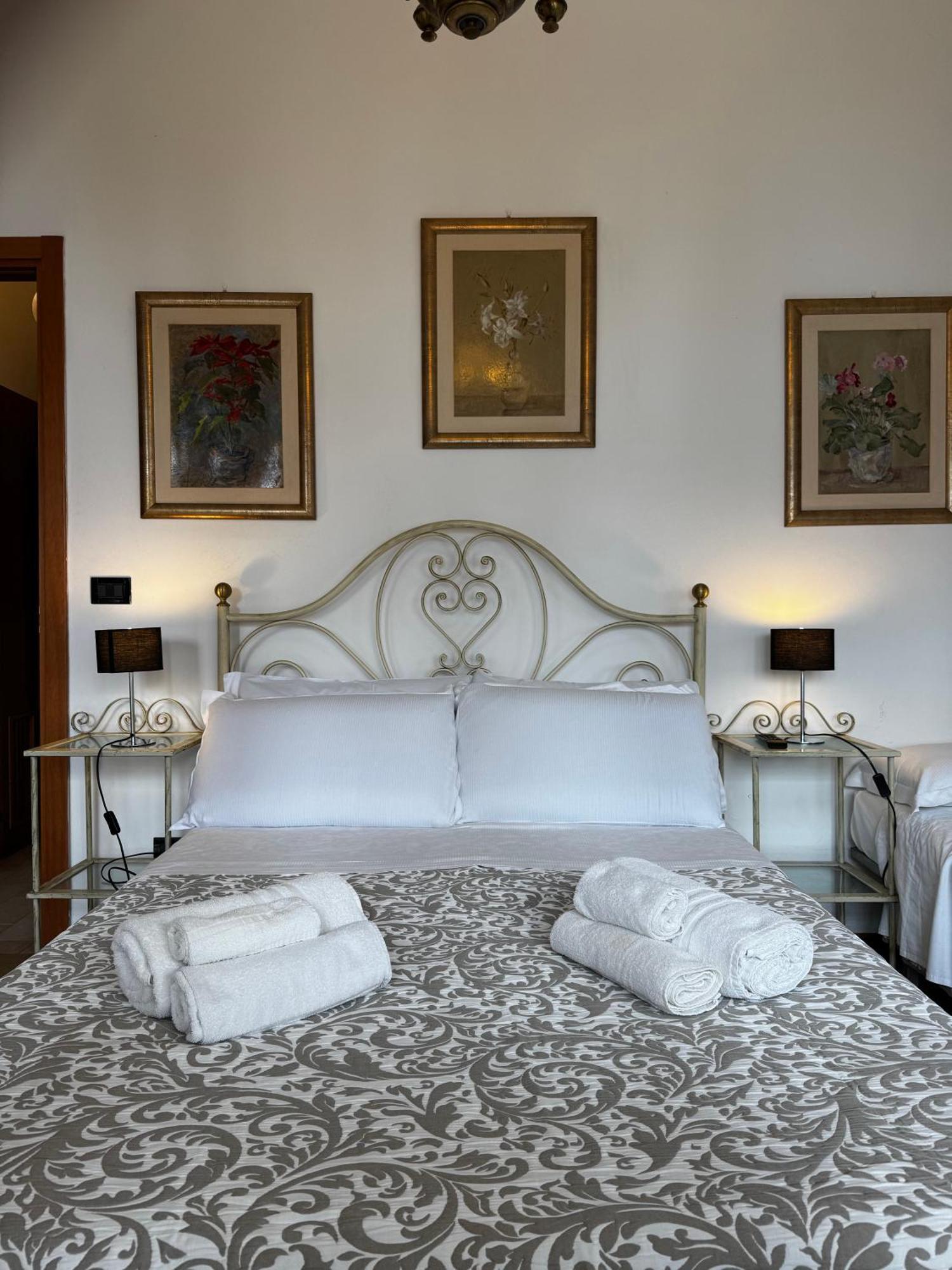 Wonderful Lake View Apartments With Pool With Breakfast Gardasee Torri Del Benaco Exterior foto