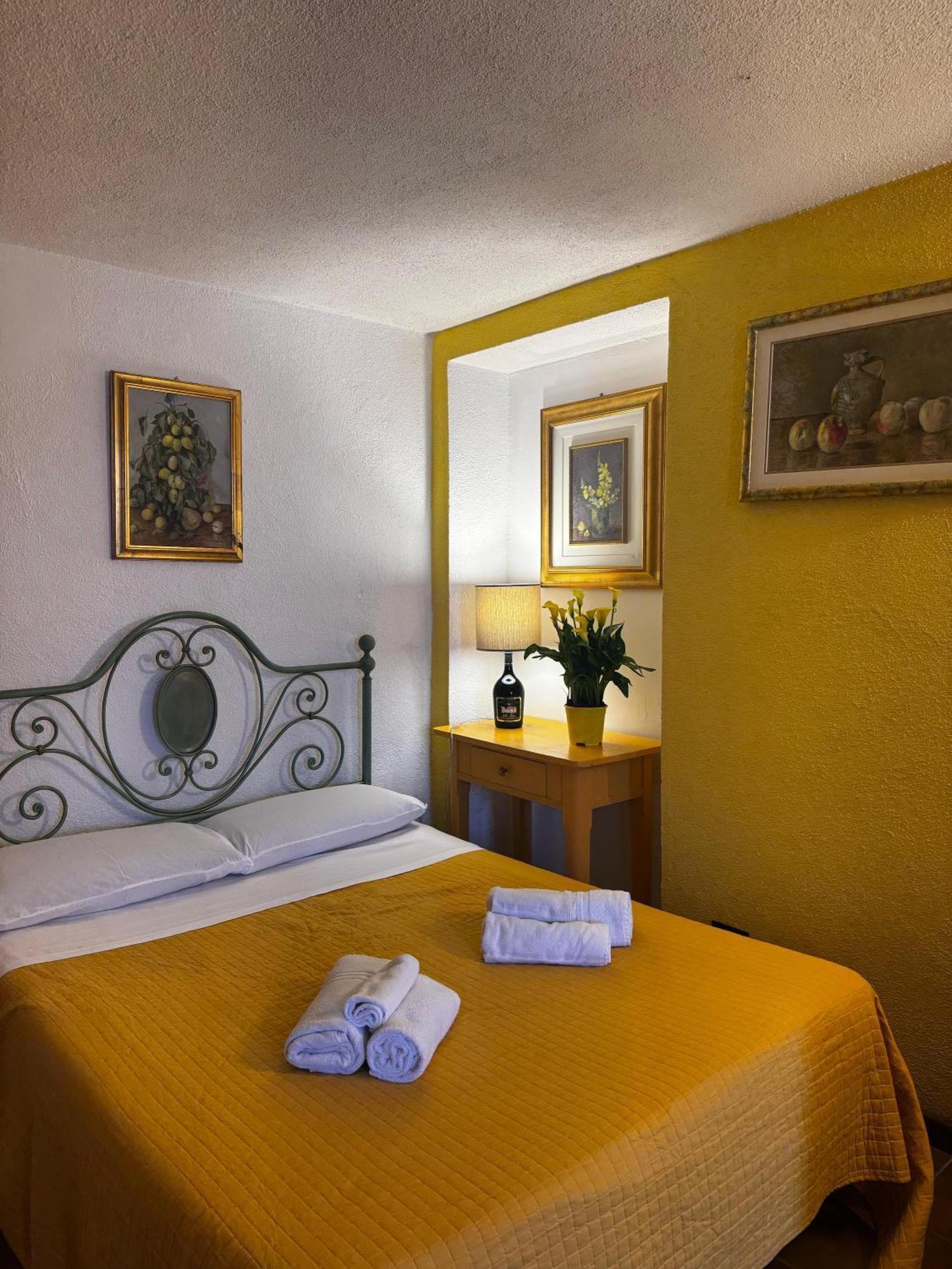 Wonderful Lake View Apartments With Pool With Breakfast Gardasee Torri Del Benaco Exterior foto
