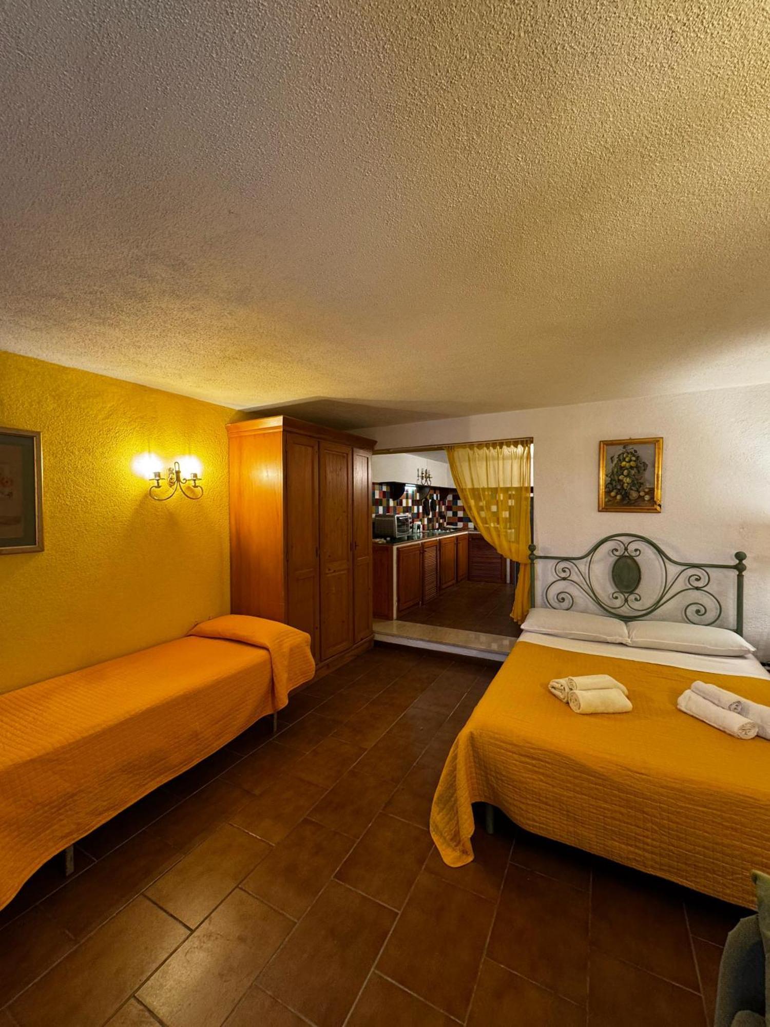 Wonderful Lake View Apartments With Pool With Breakfast Gardasee Torri Del Benaco Exterior foto