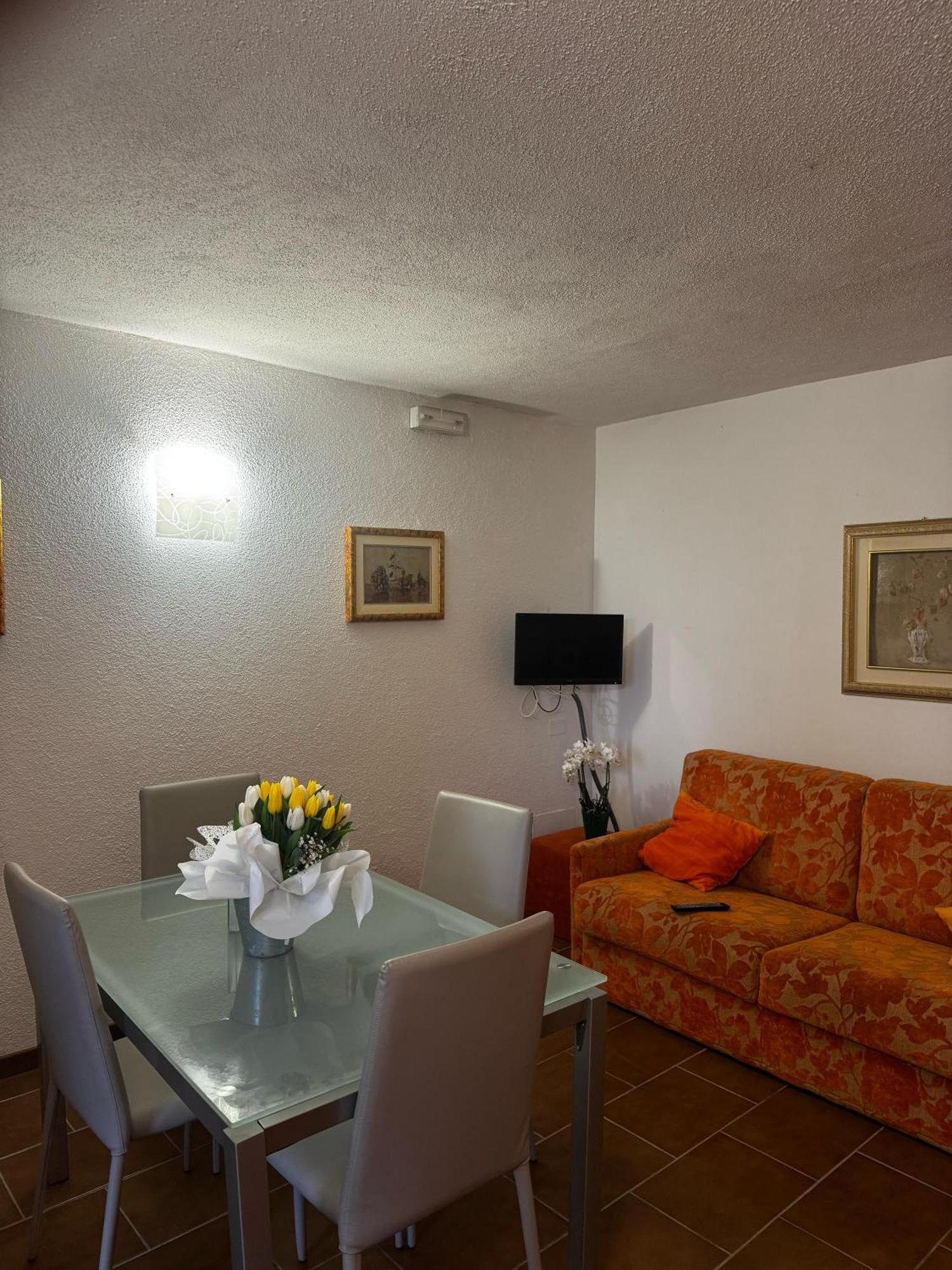 Wonderful Lake View Apartments With Pool With Breakfast Gardasee Torri Del Benaco Exterior foto