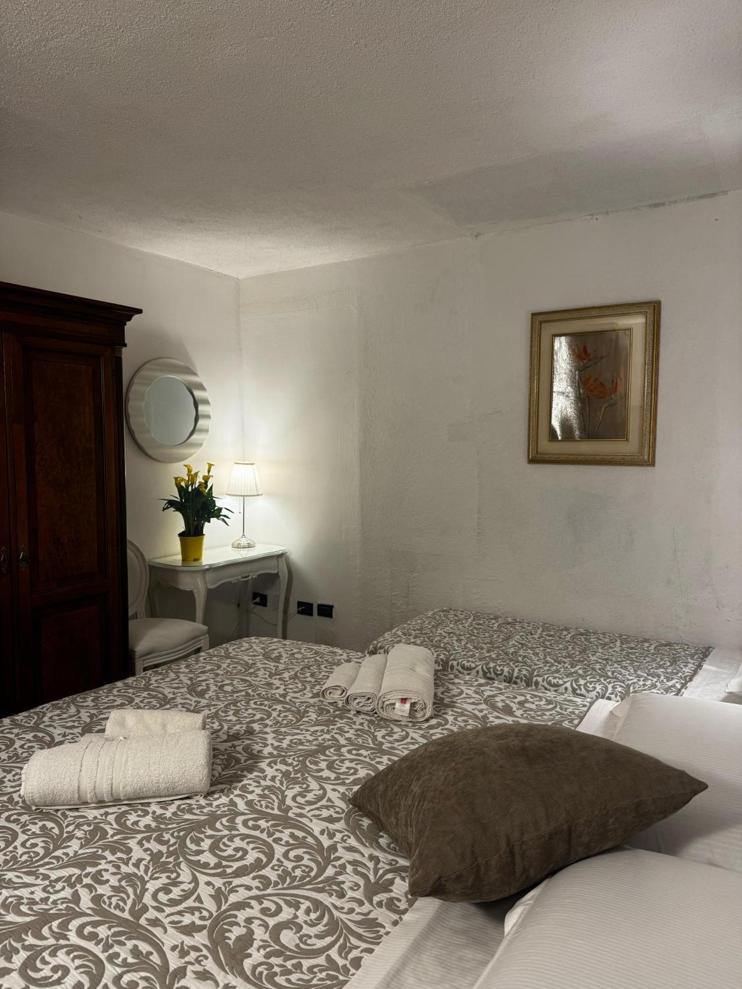 Wonderful Lake View Apartments With Pool With Breakfast Gardasee Torri Del Benaco Exterior foto