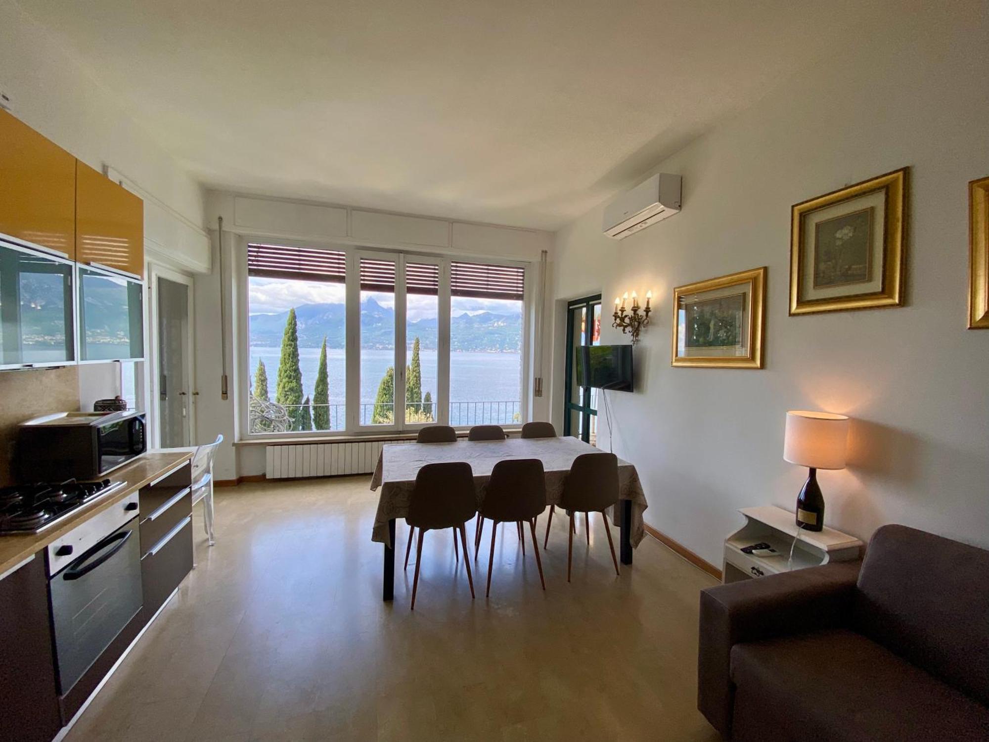 Wonderful Lake View Apartments With Pool With Breakfast Gardasee Torri Del Benaco Exterior foto