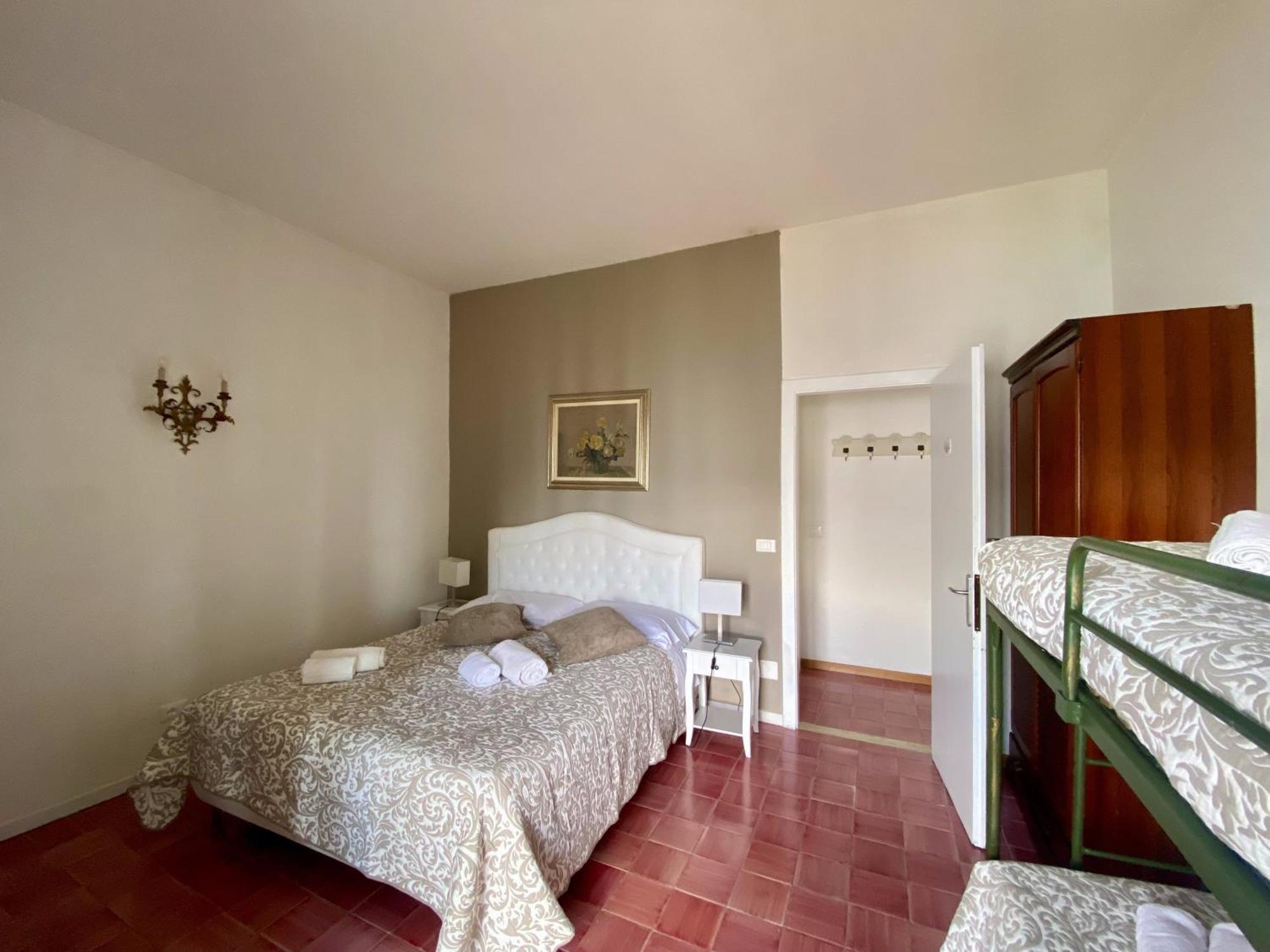 Wonderful Lake View Apartments With Pool With Breakfast Gardasee Torri Del Benaco Exterior foto